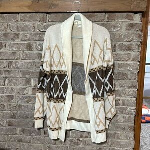 Beautiful vintage cardigan.